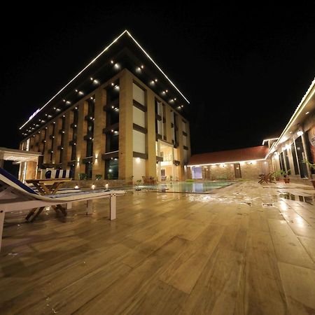 Sarovar Portico, Somnāth Exterior foto