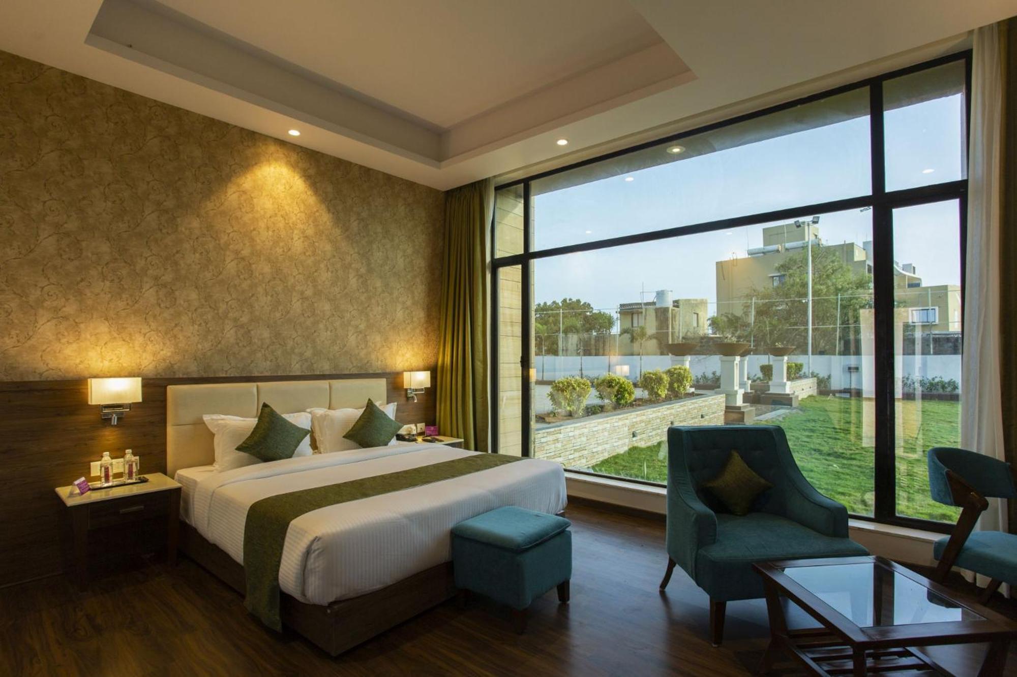 Sarovar Portico, Somnāth Exterior foto